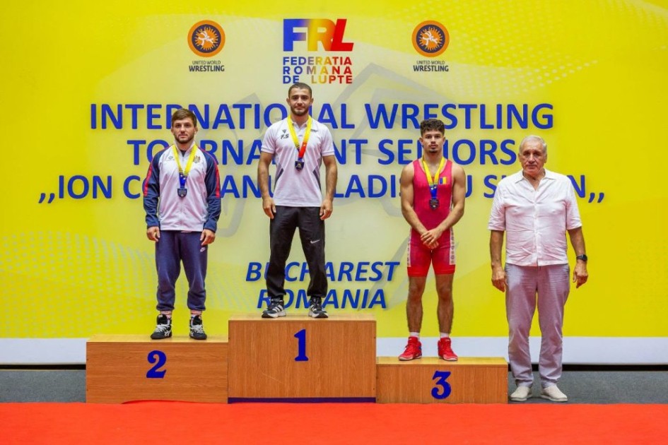Güləşçilərimiz Buxarestdə 5 medal qazanıblar