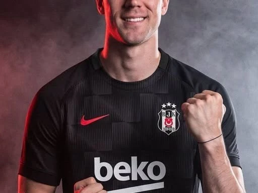Duşan Vlahoviç “Beşiktaş”la razılaşdı